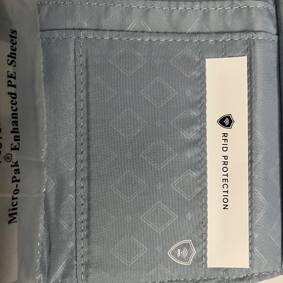 NWT Vera Bradley Cherry Blossoms Ultralight RFID Mini Trifold Wallet - Picture 7 of 11